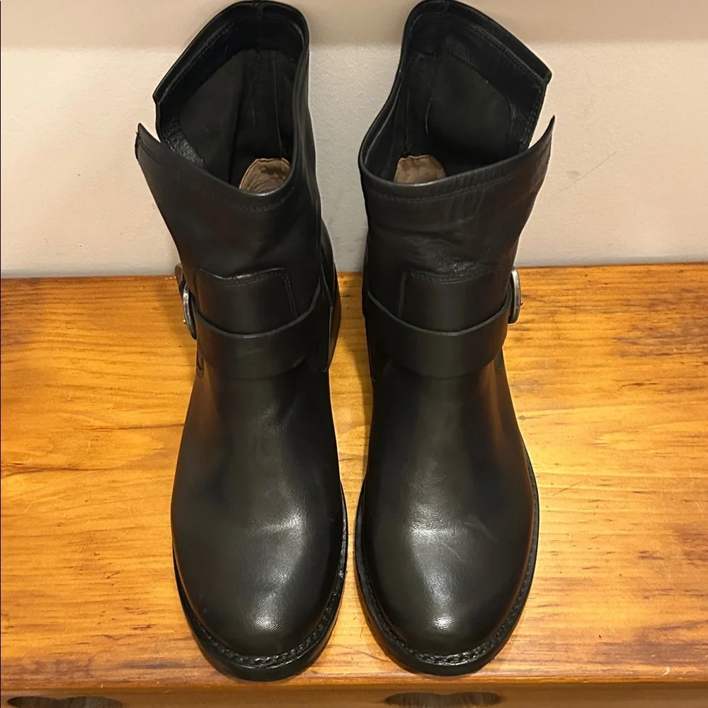 Frye Veronica Black Leather Flex Ankle Booties. Size 9.5